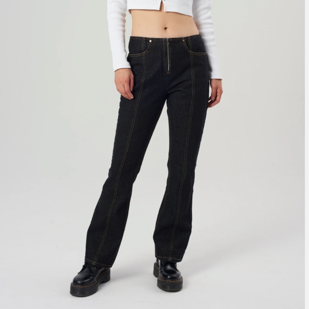 Milk it Flare Noir Jeans